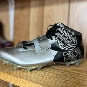 Under Armour Mens Silver and Black Sneakers